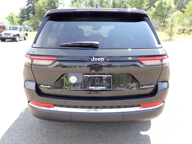2023 Jeep Grand Cherokee Limited photo 4