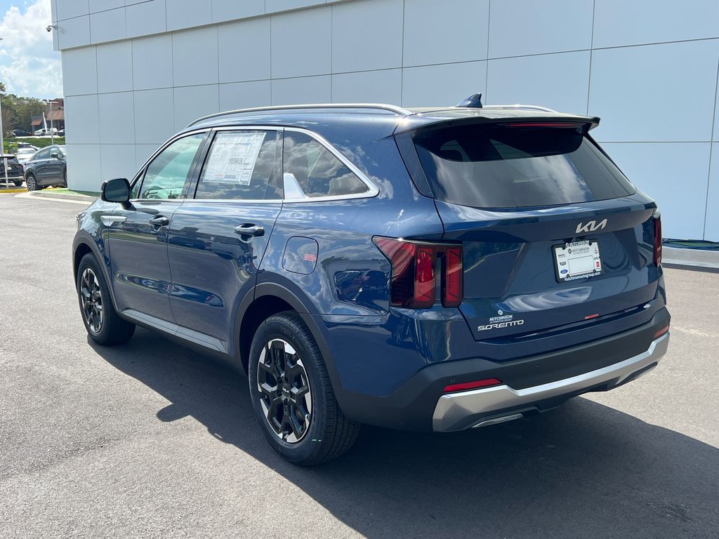 2025 Kia Sorento S photo 3