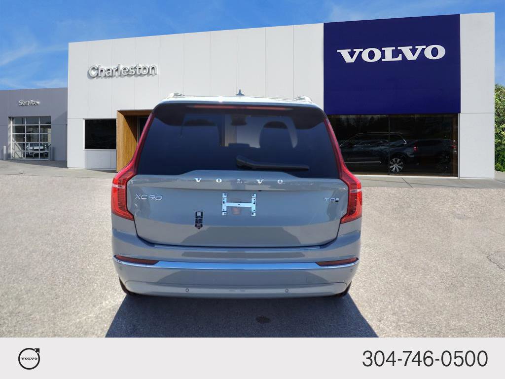 2025 Volvo XC90 Core AWD photo 3