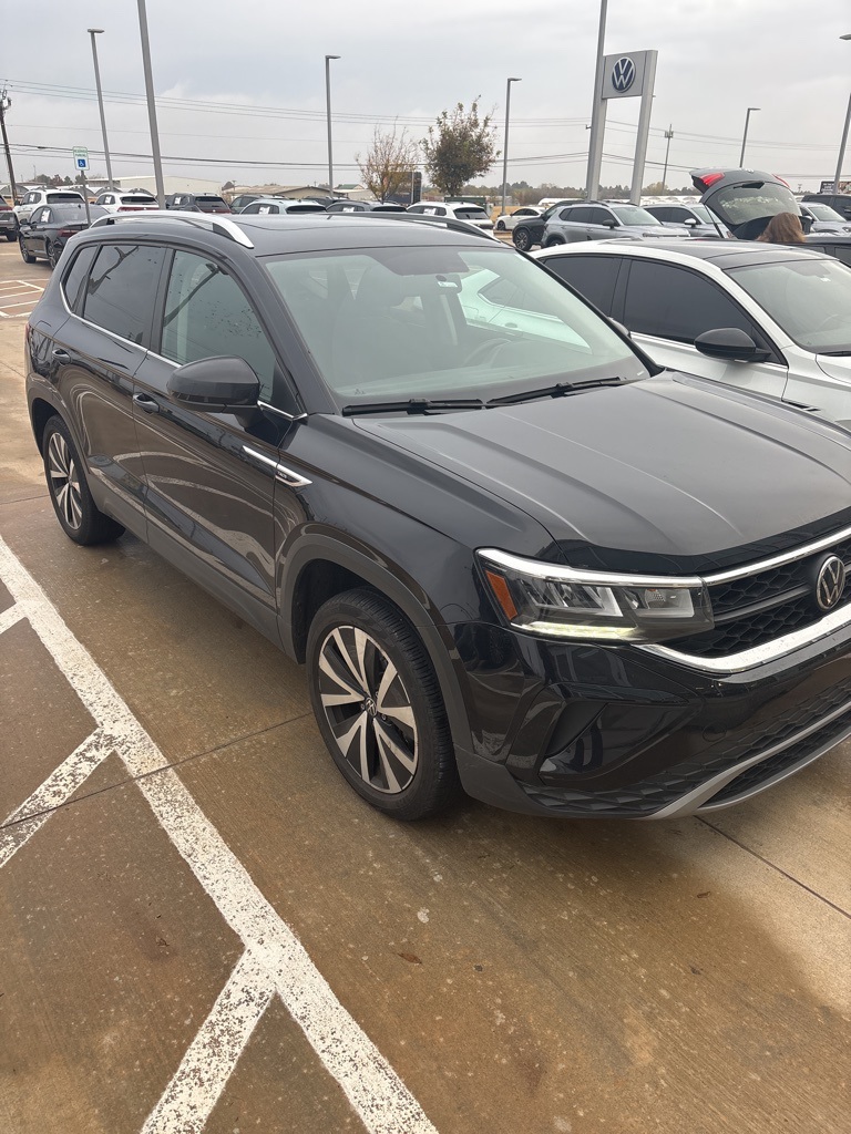 2022 Volkswagen Taos SE photo 3