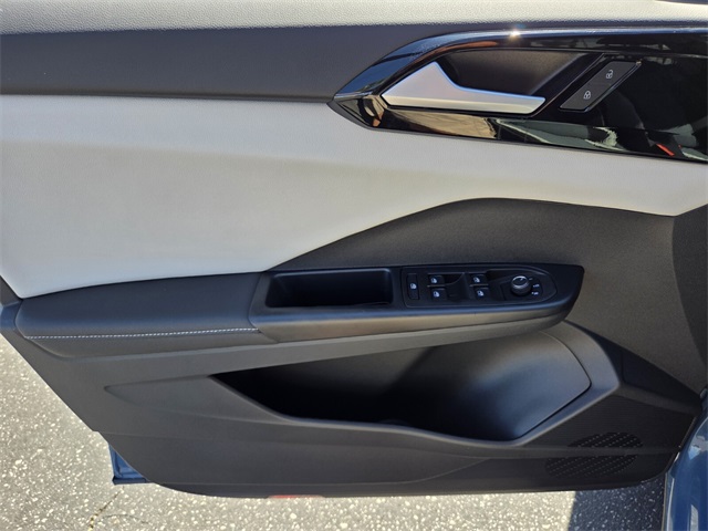 2025 Volkswagen Taos S photo 4