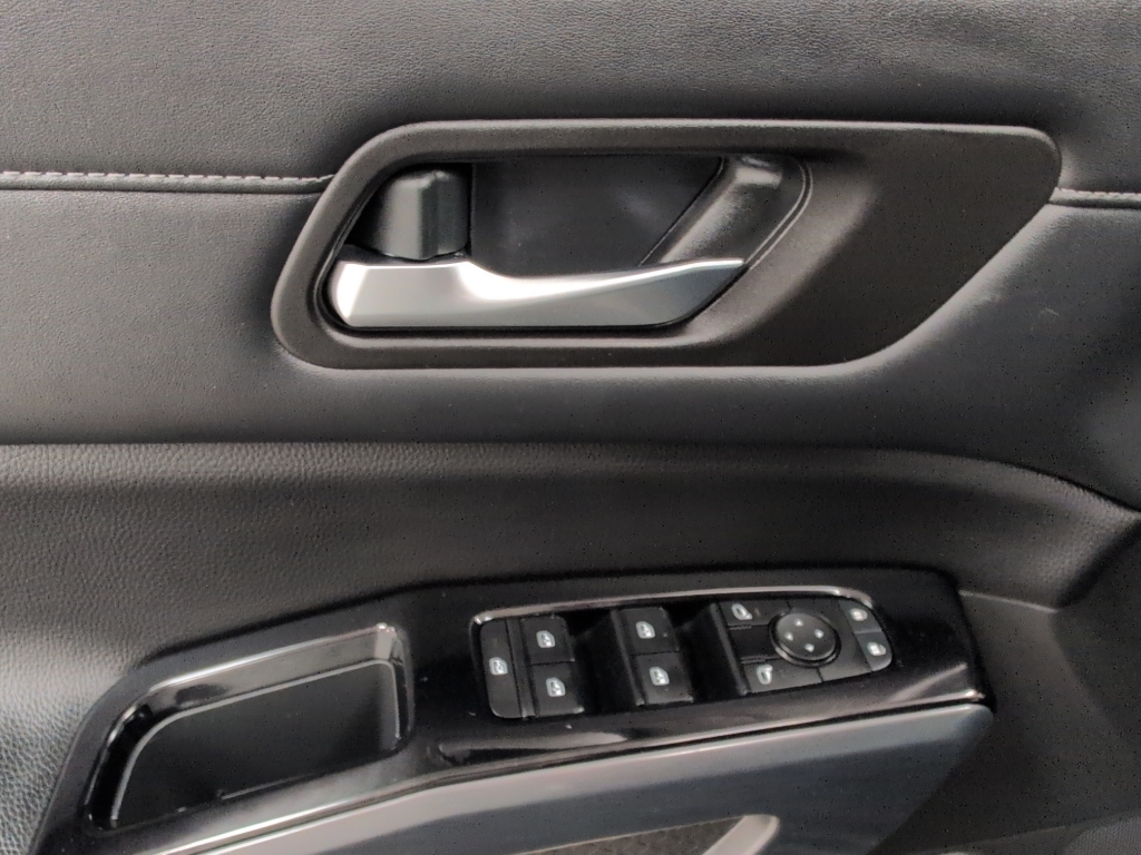 2023 Nissan Pathfinder SL photo 5