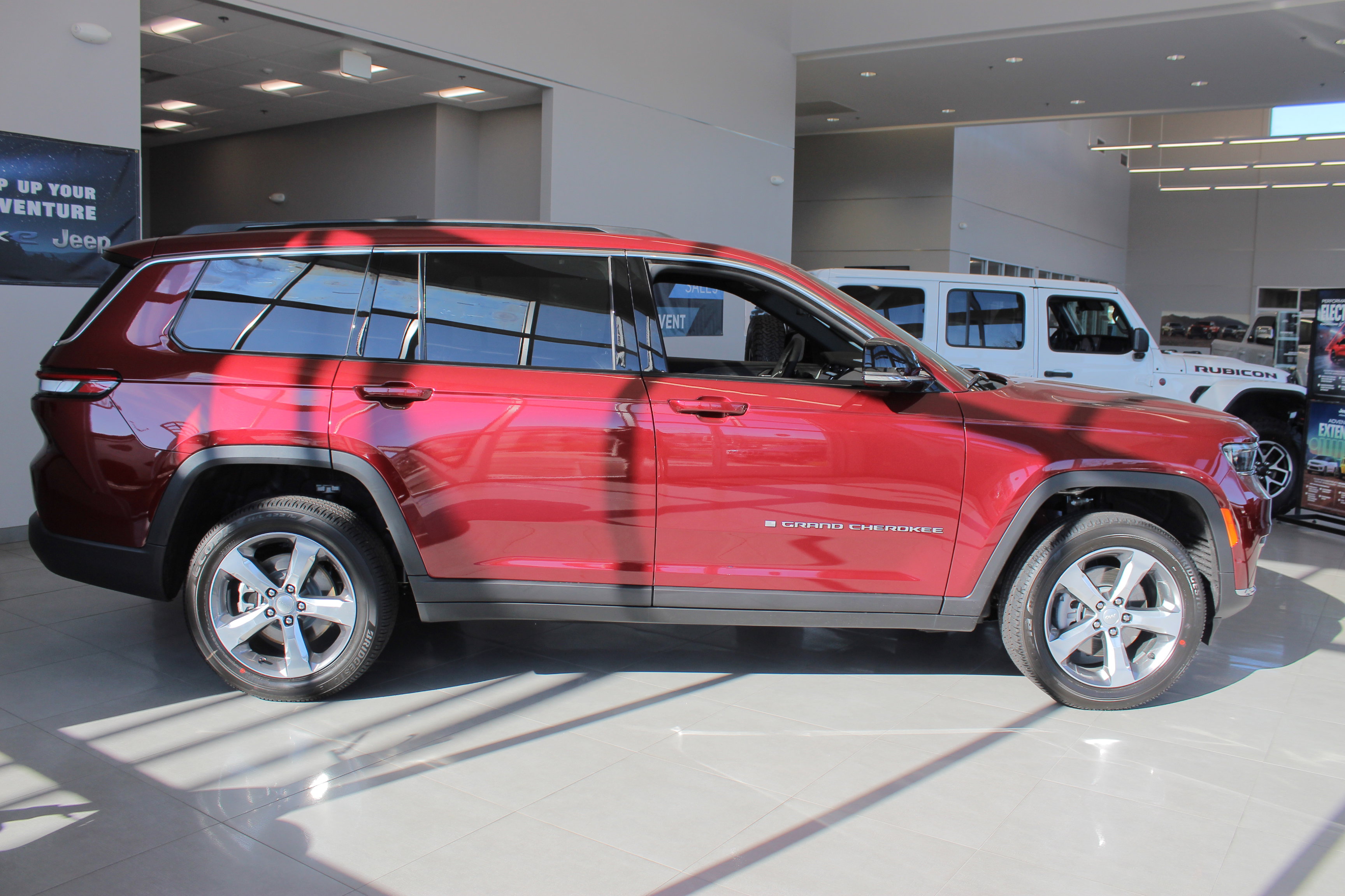 2025 Jeep Grand Cherokee Limited photo 2