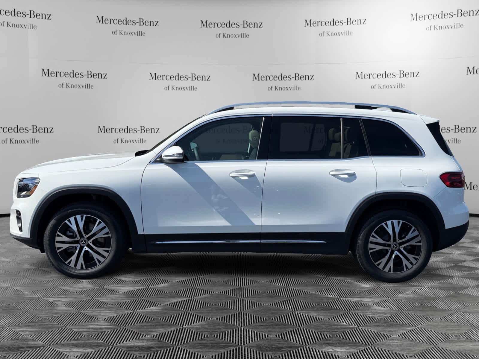 2026 Mercedes Benz GLB 250 4MATIC photo 2
