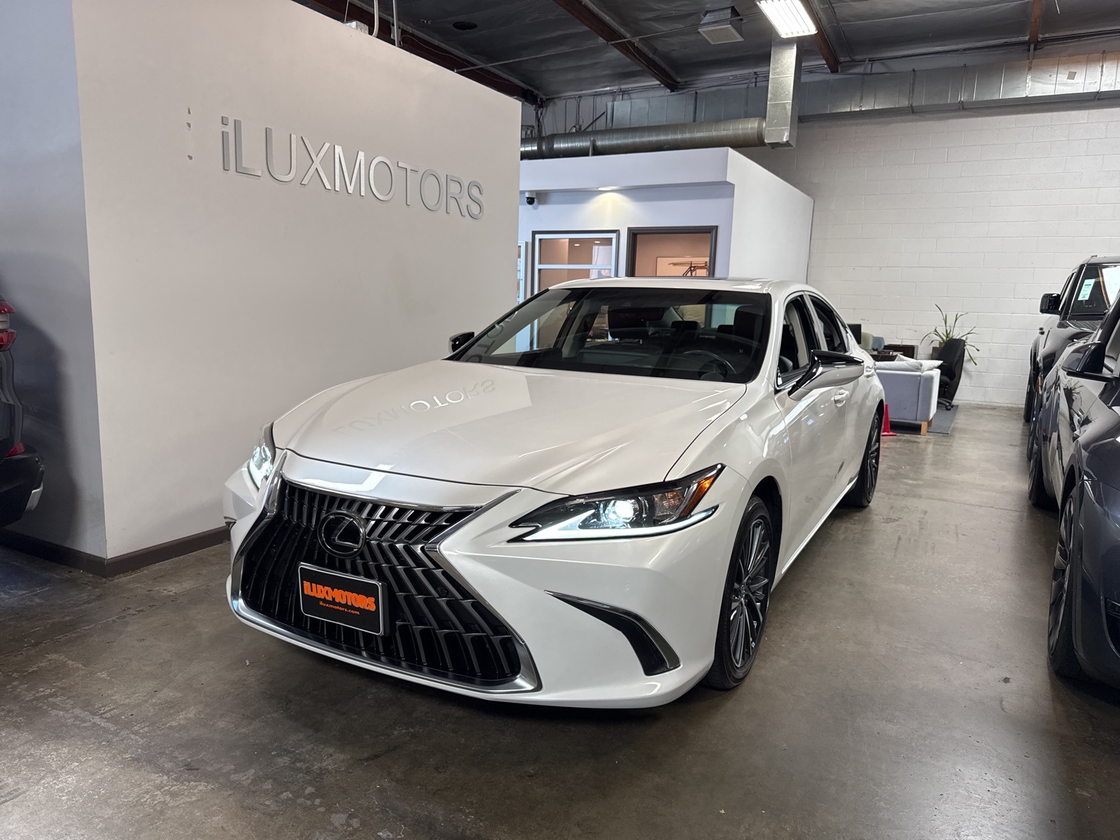 2023 Lexus ES 350's photo