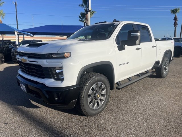 2025 Chevrolet Silverado 2500HD Custom photo 3