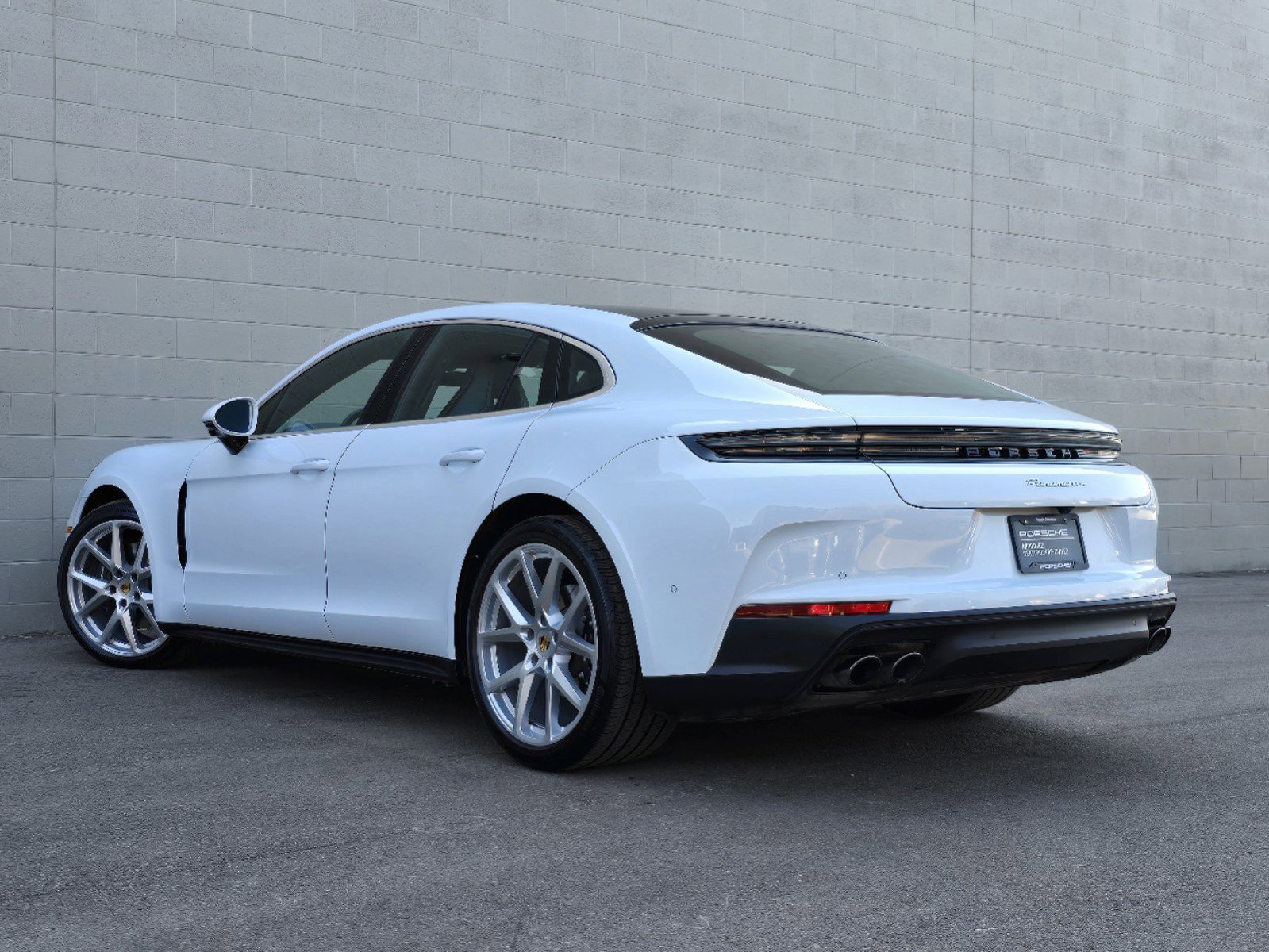 2024 Porsche Panamera 4 photo 4
