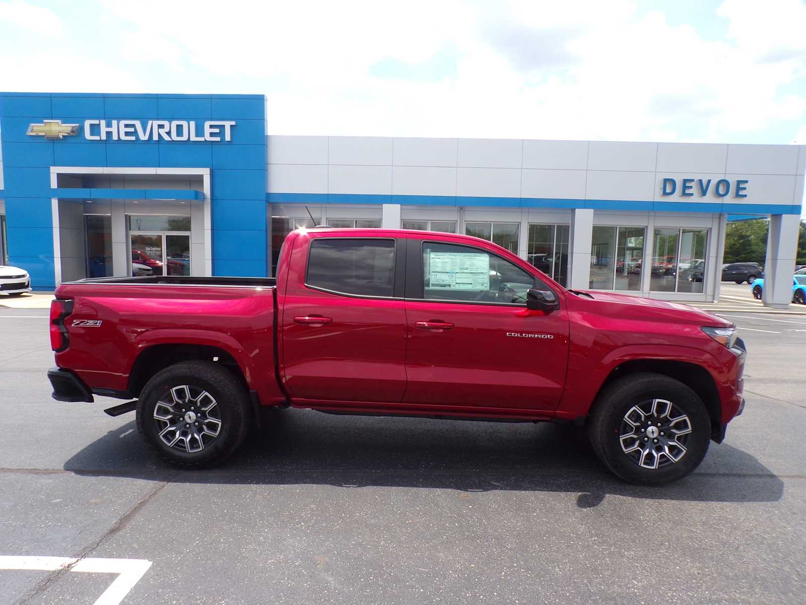 2025 Chevrolet Colorado Z71 photo 2
