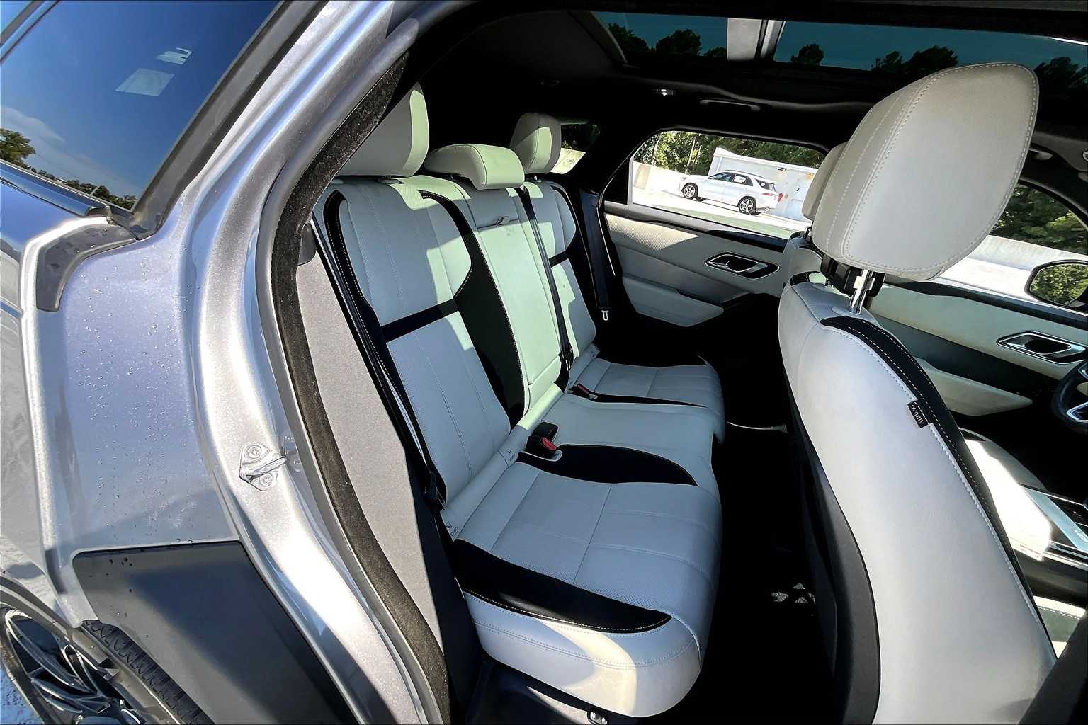 2022 Land Rover Range Rover Velar R-Dynamic S photo 18