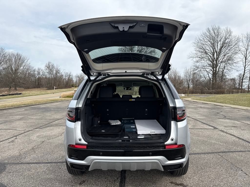 2025 Land Rover Discovery Sport S photo 10