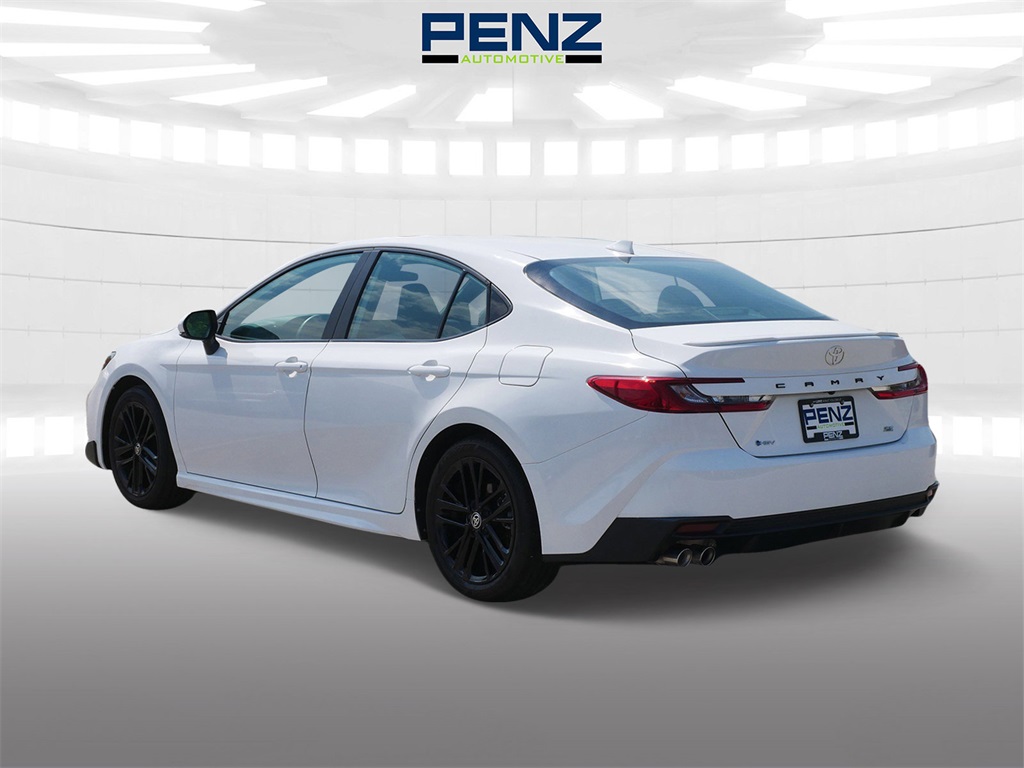 2025 Toyota Camry SE photo 5