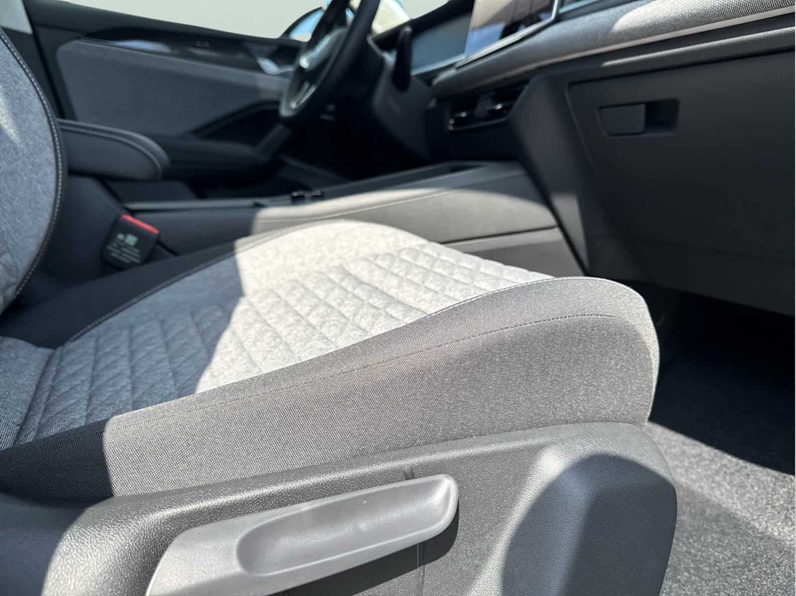 2025 Volkswagen Tiguan S photo 30