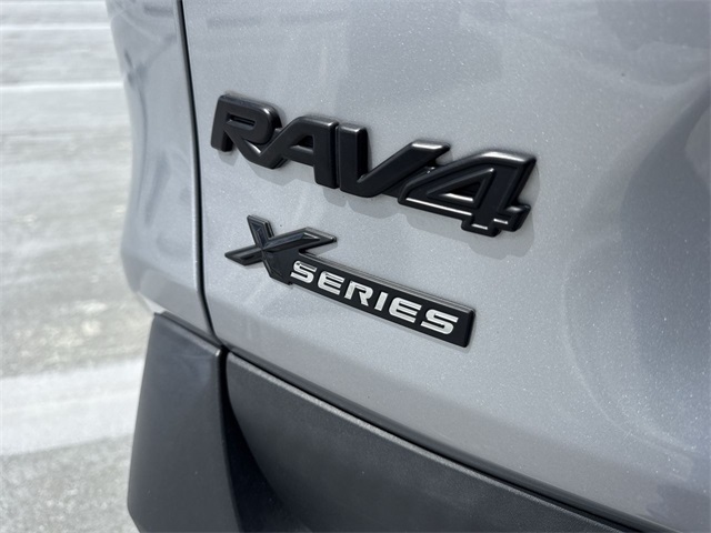 2022 Toyota RAV4 XLE photo 24