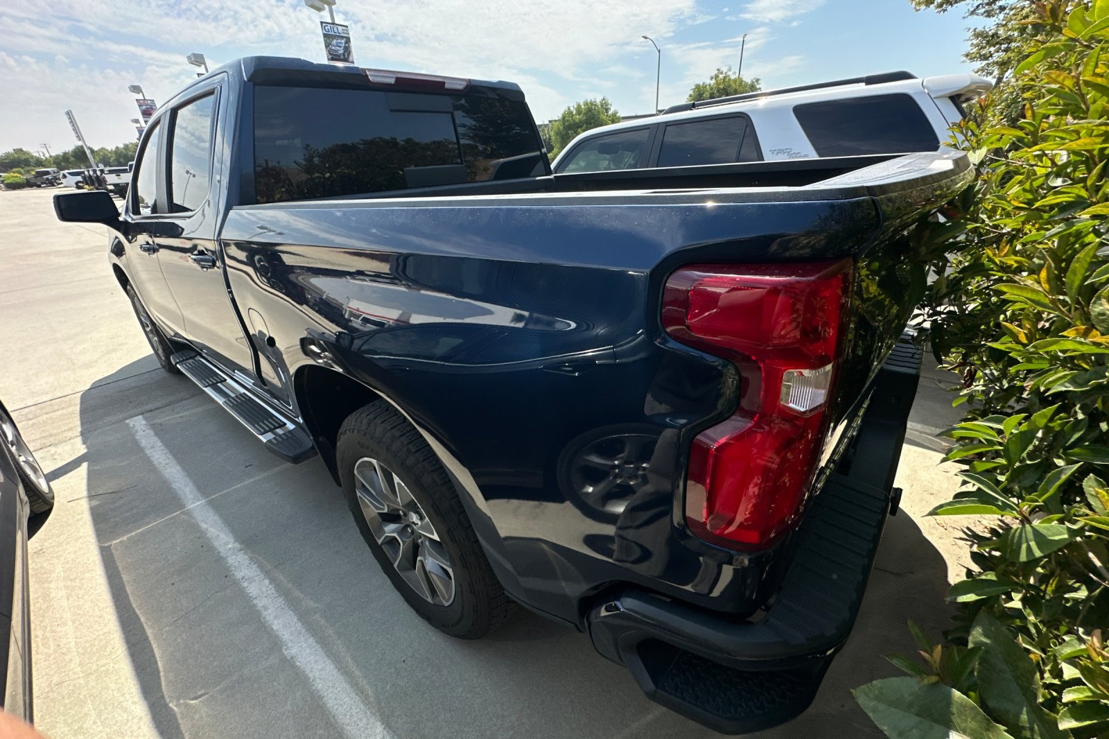 2022 Chevrolet Silverado 1500 RST photo 2