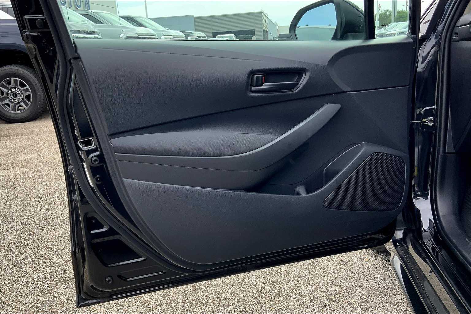 2022 Toyota Corolla LE photo 40