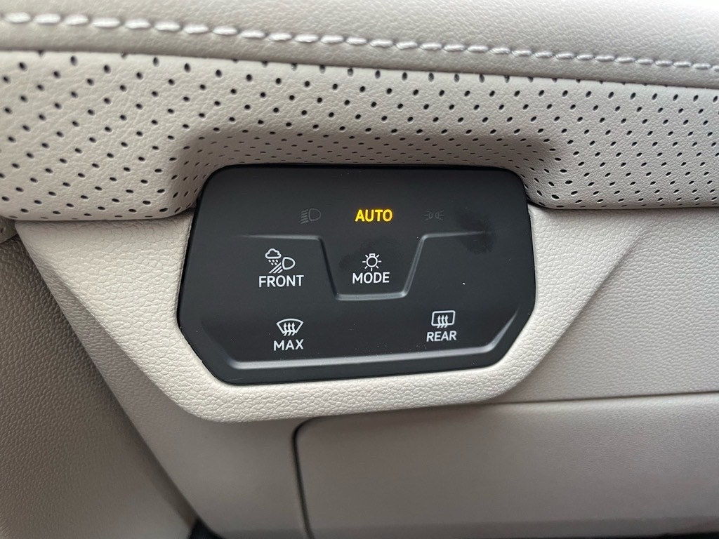 2026 Volkswagen Atlas SEL Premium R-Line photo 6