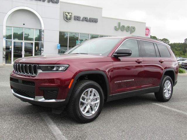 2025 Jeep Grand Cherokee Laredo photo 2