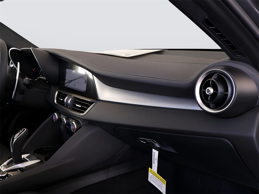 2025 Alfa Romeo Giulia Base photo 11
