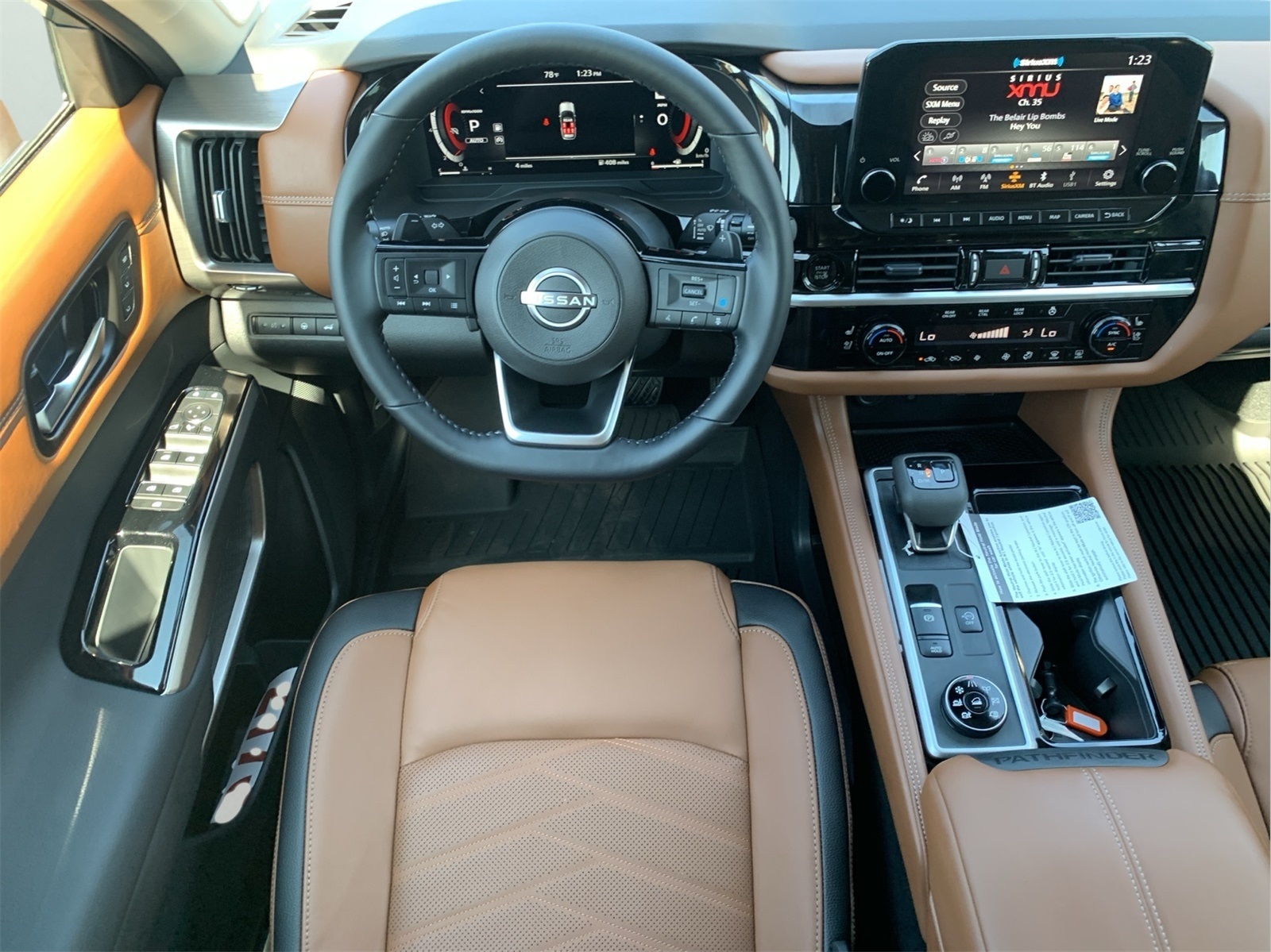 2025 Nissan Pathfinder Platinum photo 18