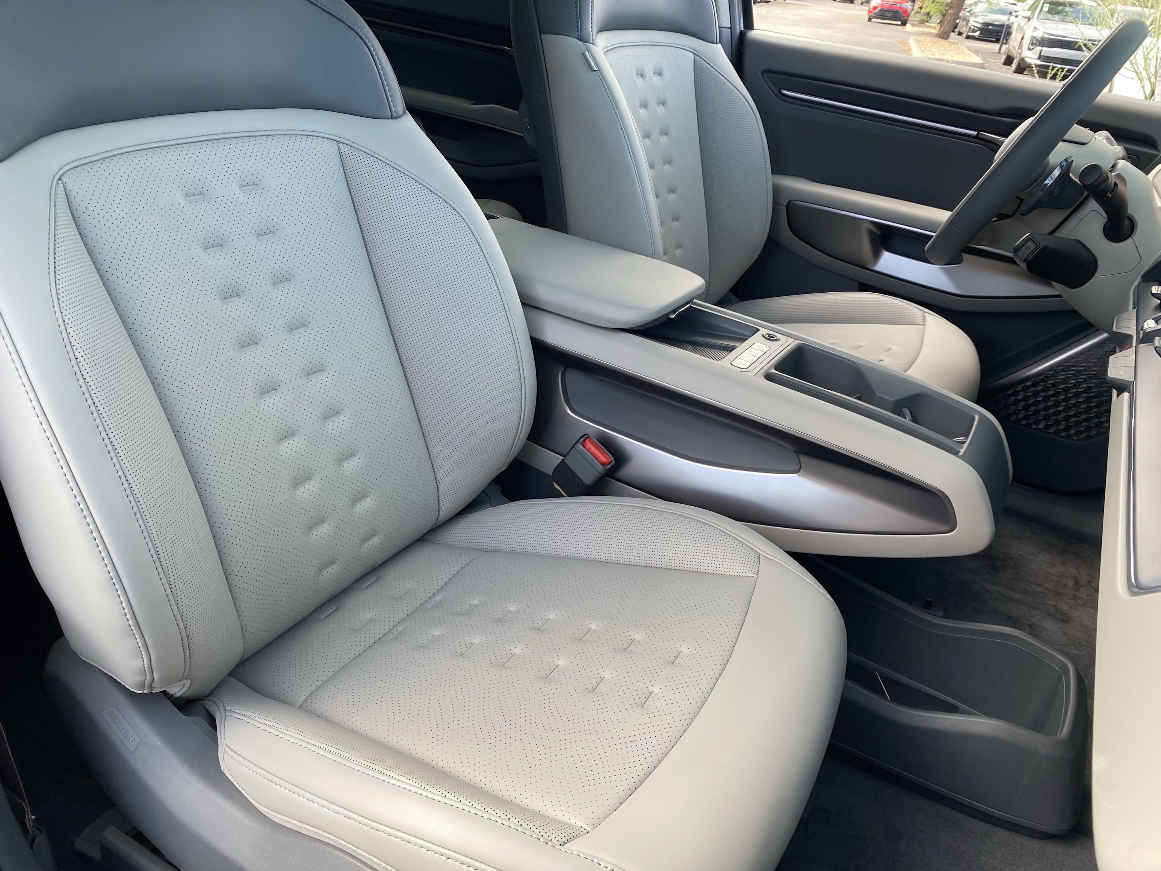 2026 Kia EV9 Wind AWD photo 3