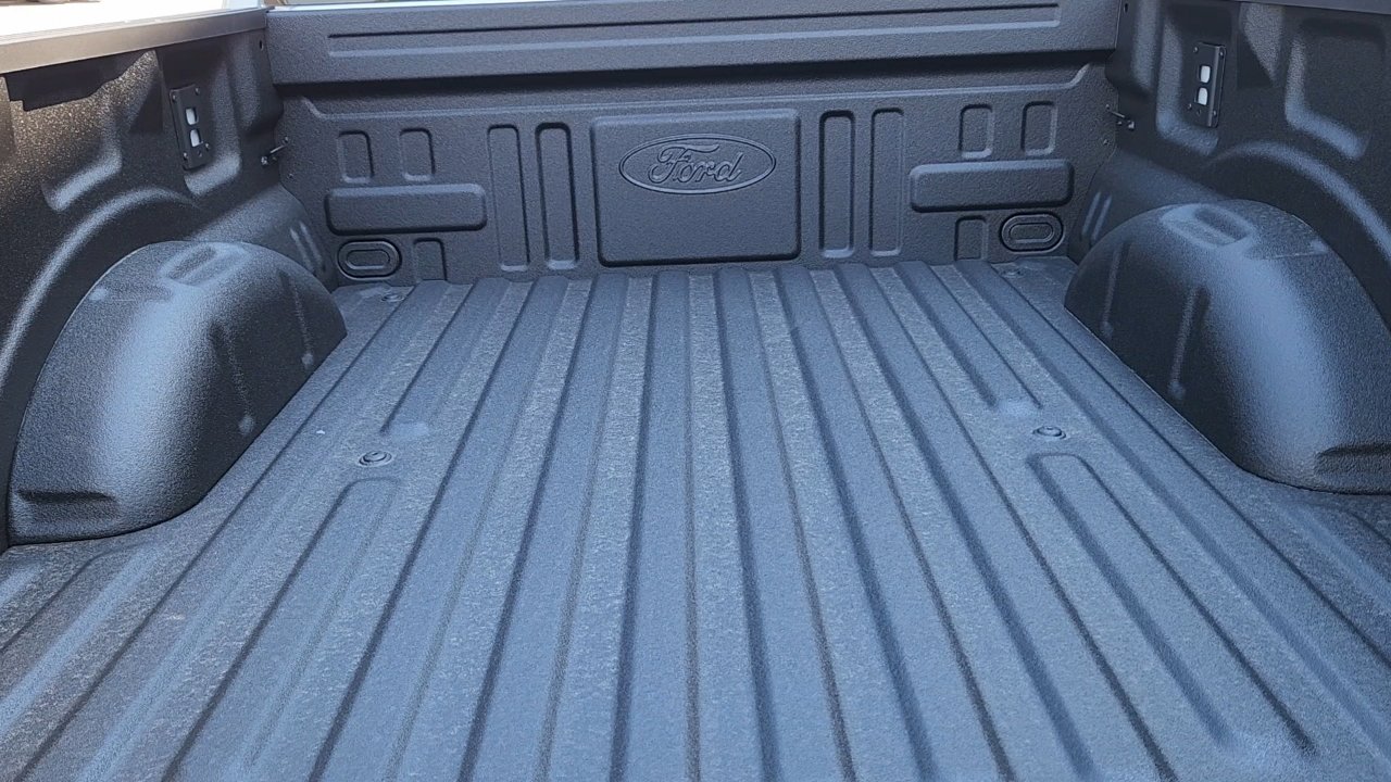 2025 Ford F-150 Lightning XLT photo 21