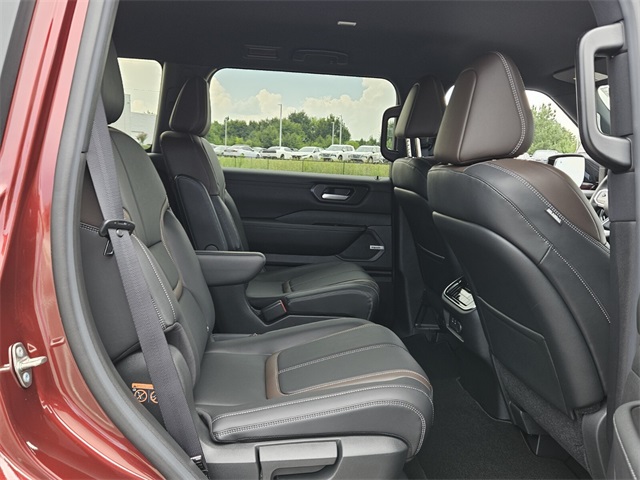 2025 Nissan Armada SL photo 14