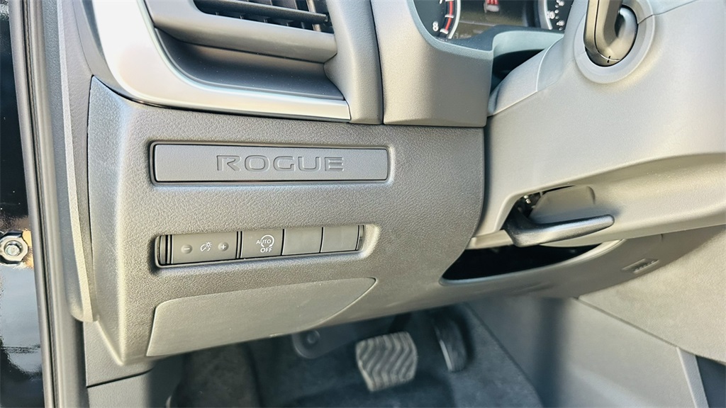 2026 Nissan Rogue S photo 15
