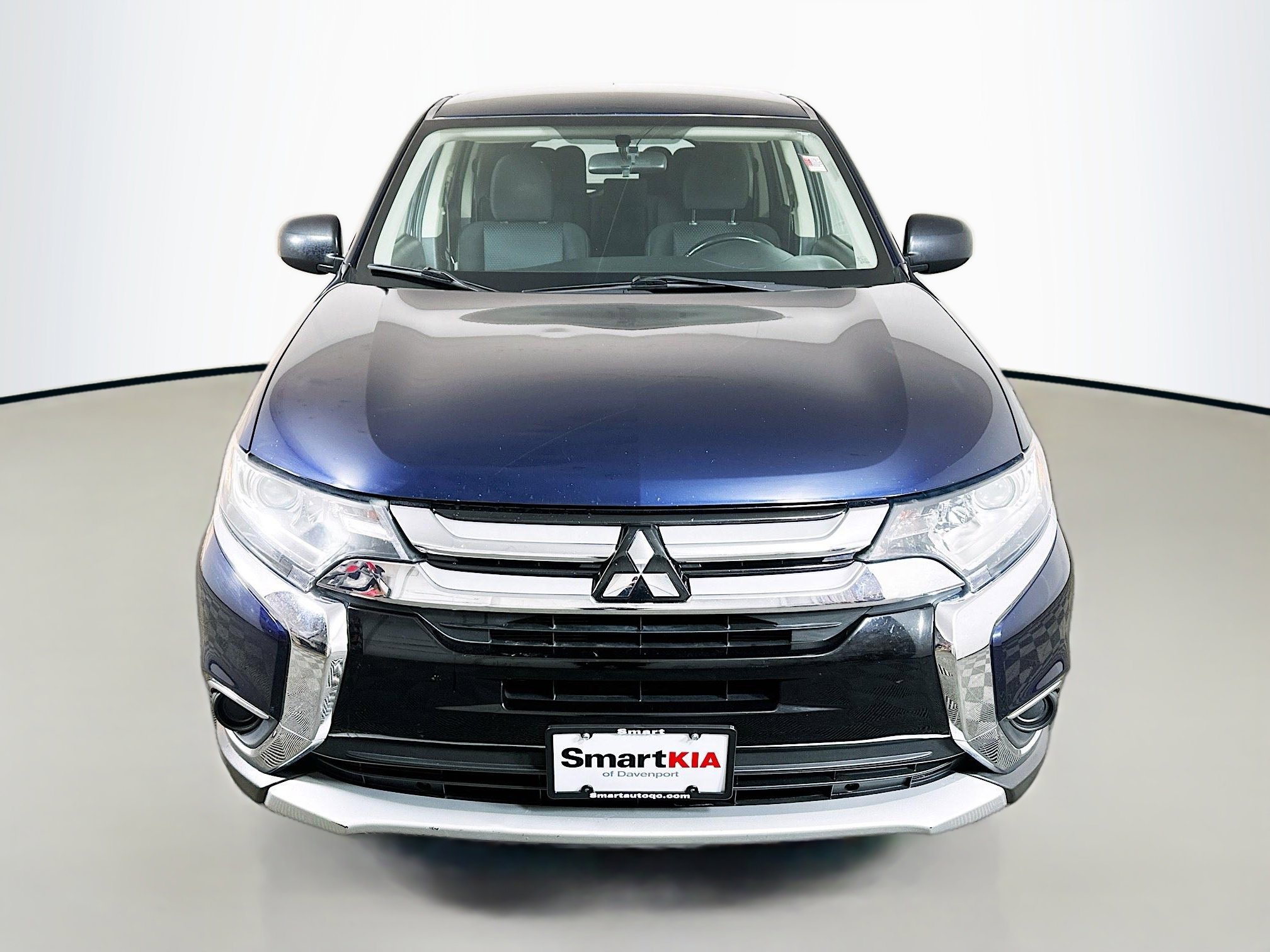 2016 Mitsubishi Outlander ES photo 2