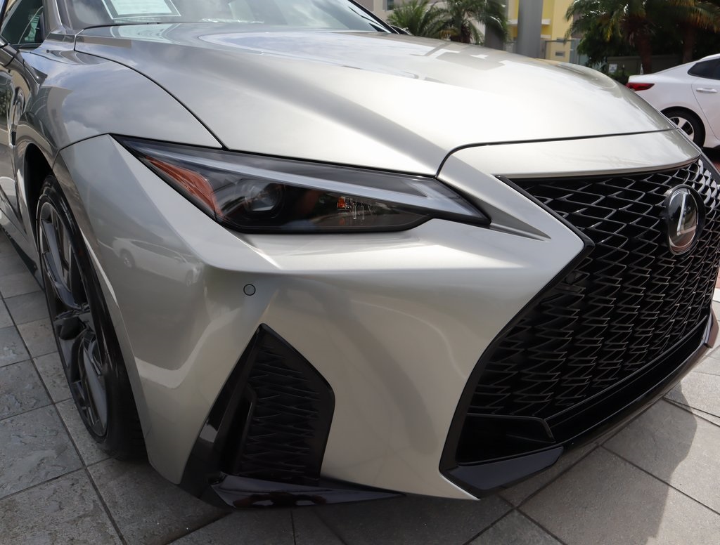 2025 Lexus IS 300 F SPORT photo 21