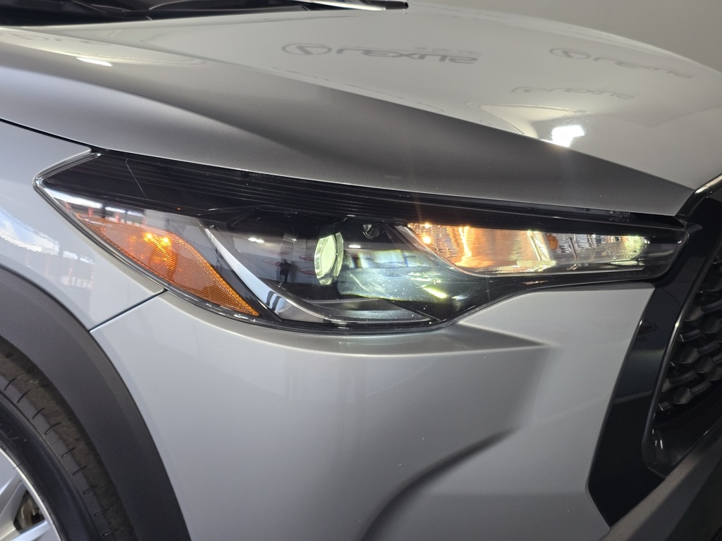 2023 Toyota Corolla Cross LE photo 3