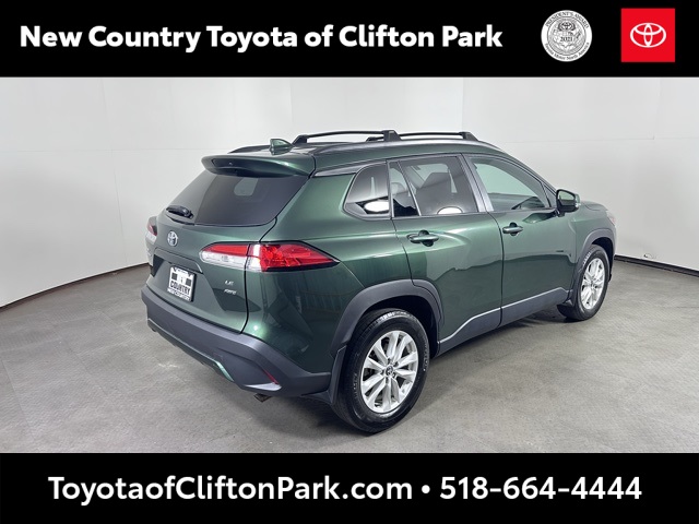 2022 Toyota Corolla Cross LE photo 2