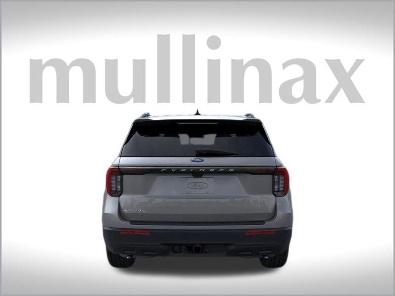 2025 Ford Explorer photo 3