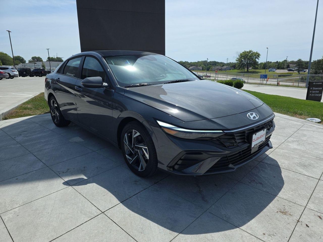 2025 Hyundai Elantra Limited photo 3