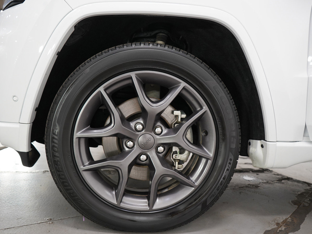 2021 Jeep Grand Cherokee Anniversary Edition photo 26