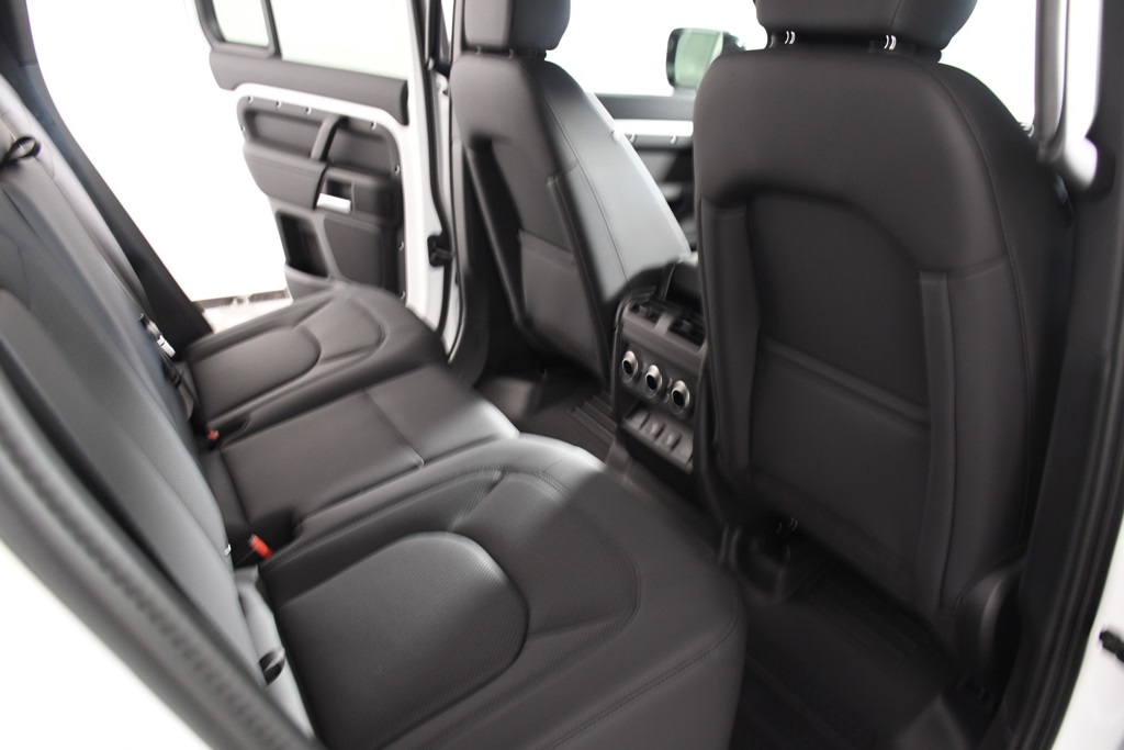 2025 Land Rover Defender 110 S photo 22