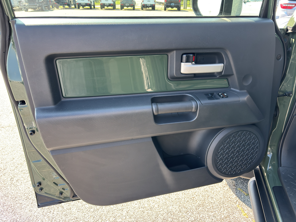 2014 Toyota FJ Cruiser Base photo 21