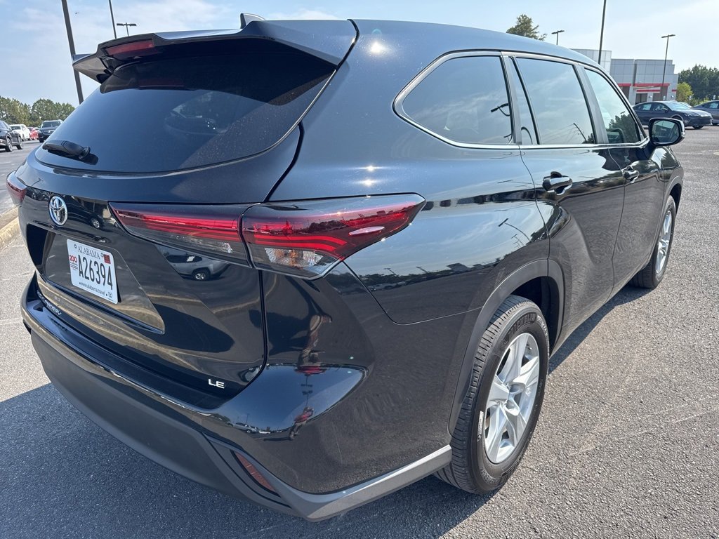 2024 Toyota Highlander LE photo 2