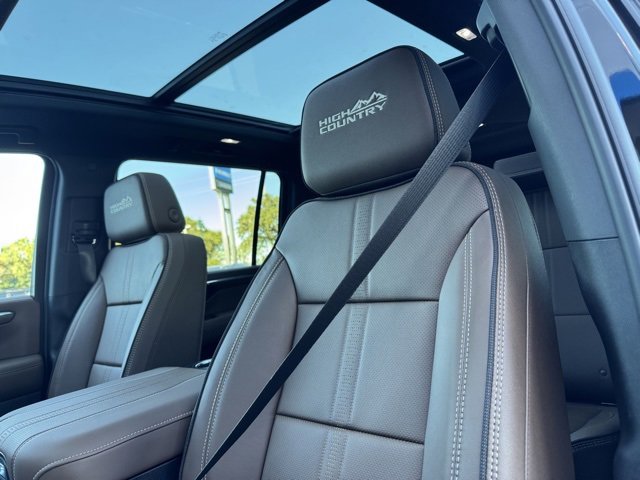 2025 Chevrolet Suburban High Country photo 10
