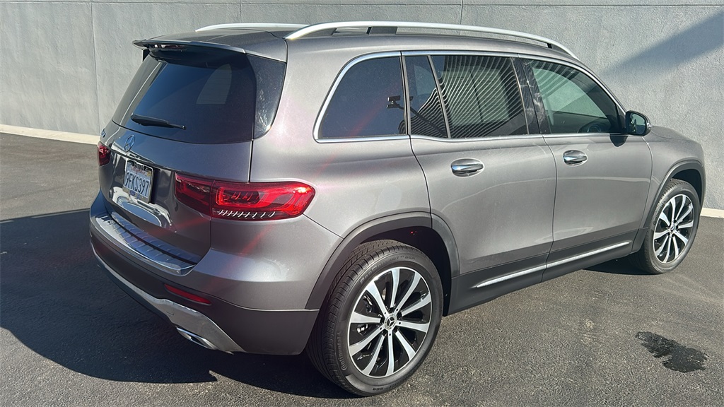 2023 Mercedes Benz GLB 250 photo 3