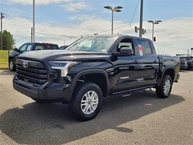 2025 Toyota Tundra SR5 CrewMax photo 3