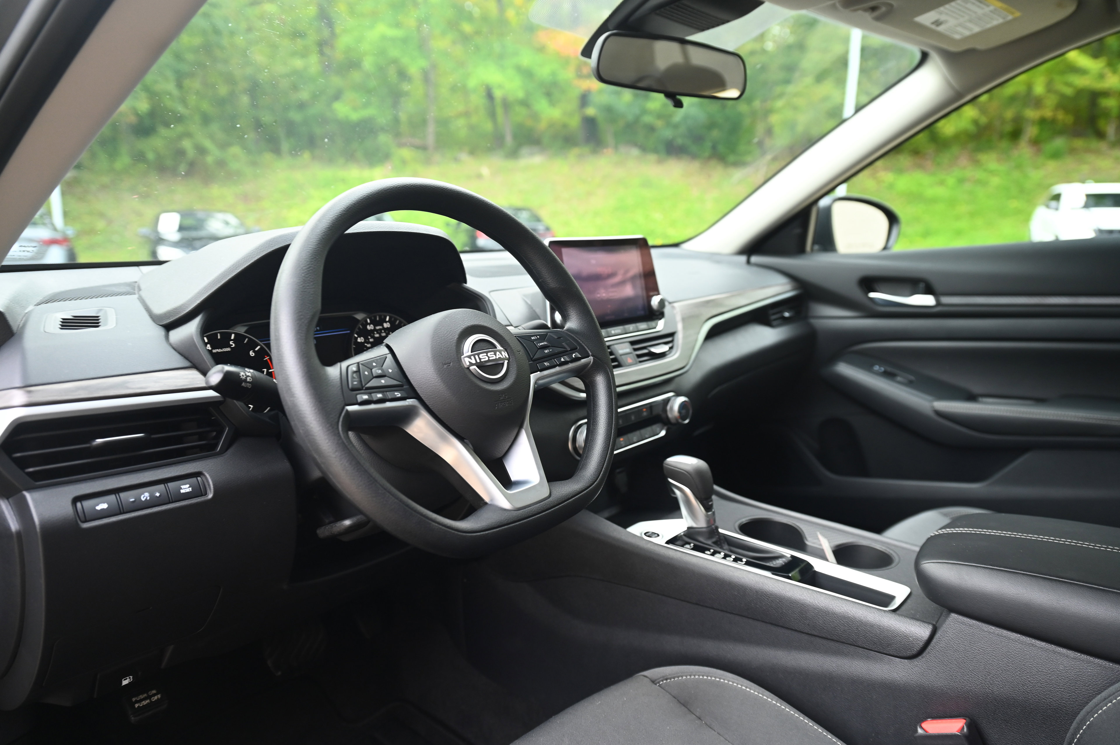 2025 Nissan Altima SV photo 18