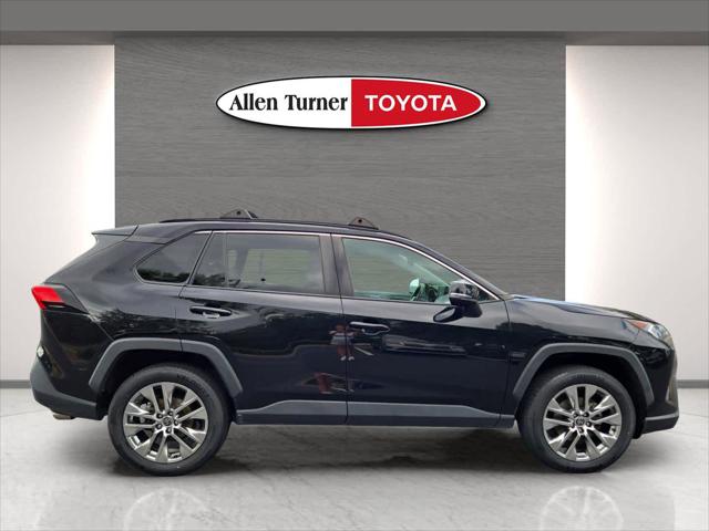 2021 Toyota RAV4 XLE Premium photo 3