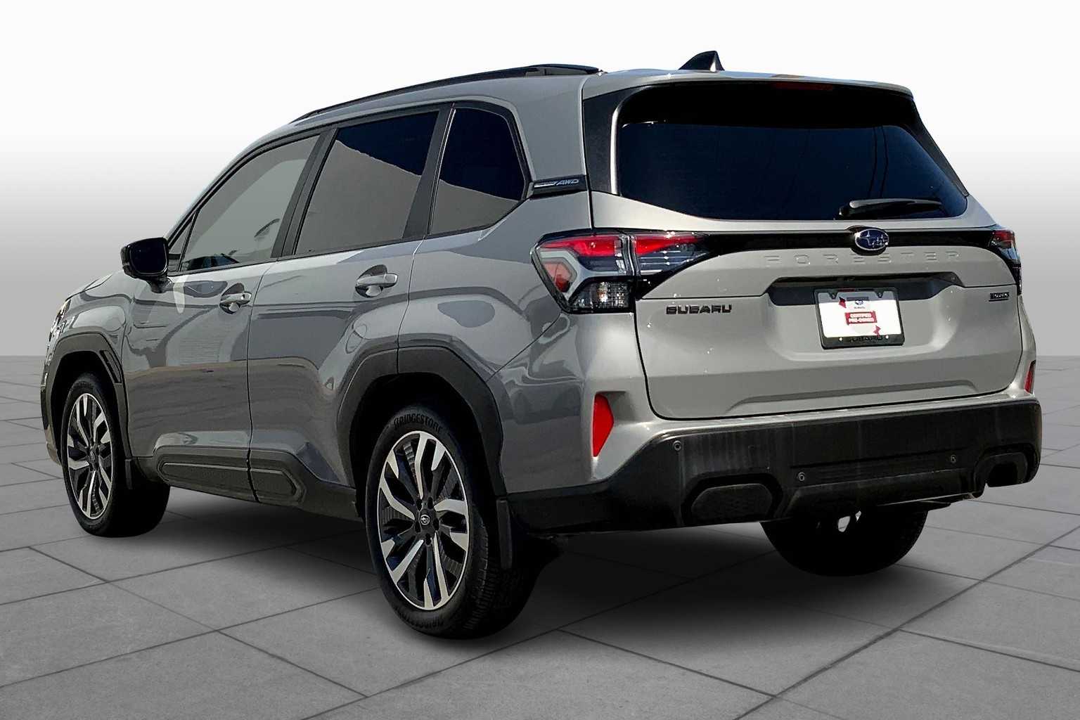 2025 Subaru Forester Touring photo 10