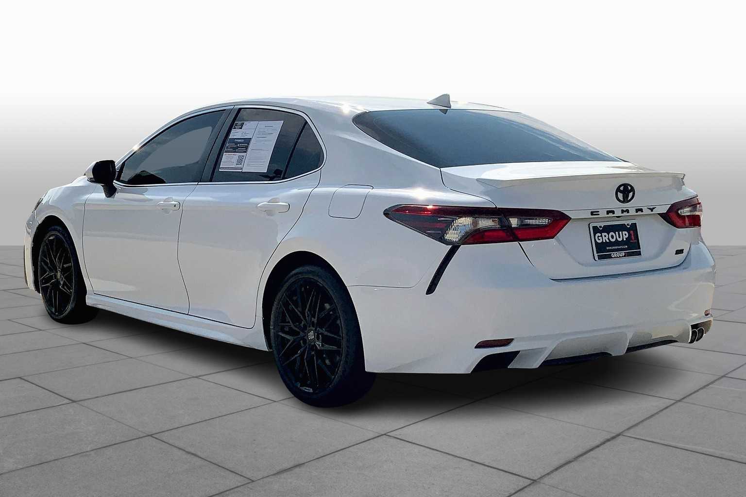 2022 Toyota Camry SE photo 10