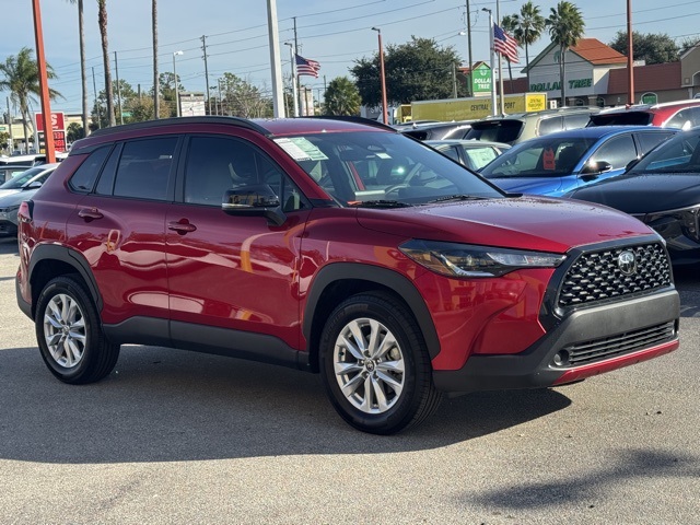 2025 Toyota Corolla Cross LE photo 4