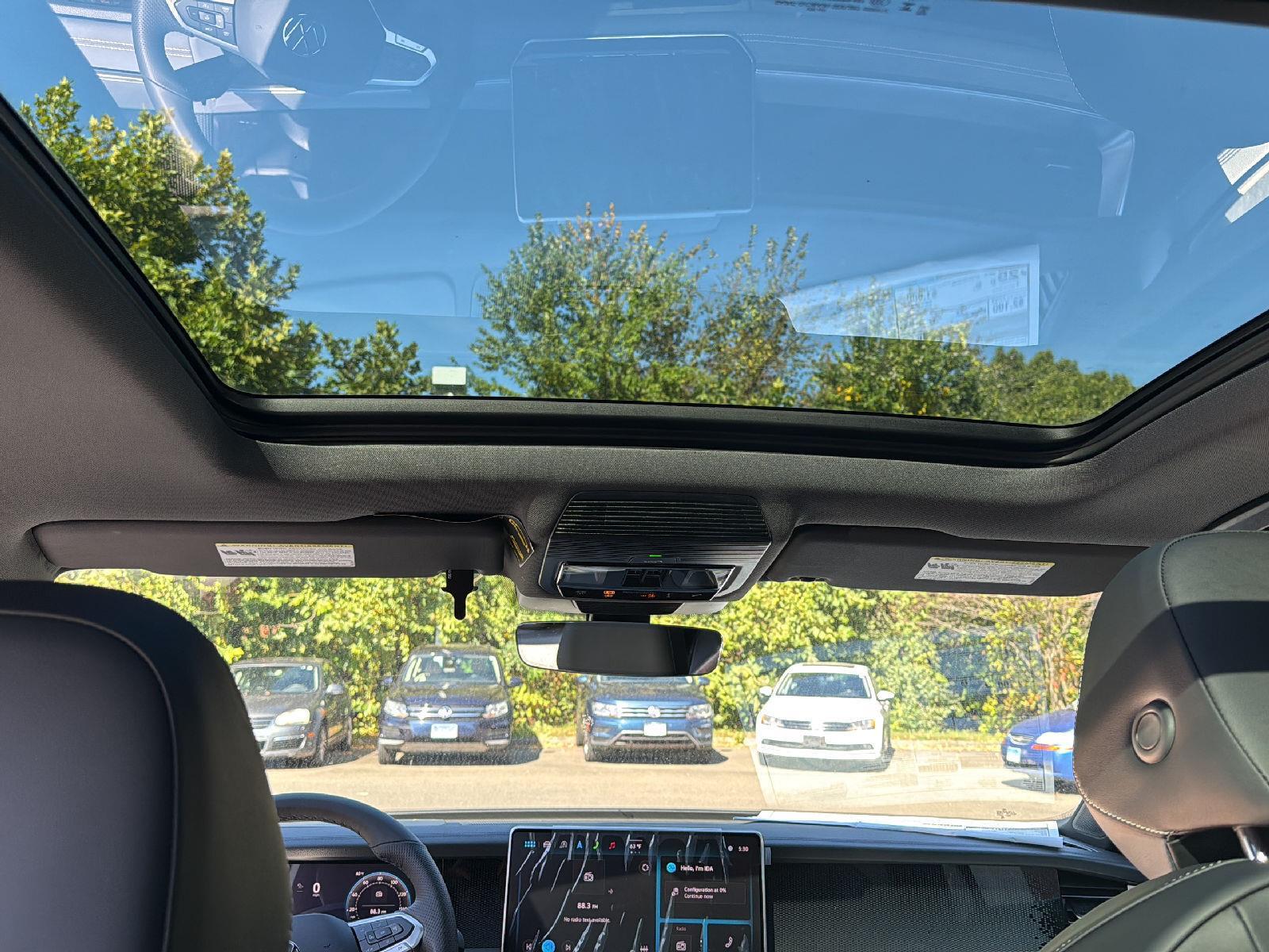2025 Volkswagen Tiguan SE R-Line Black photo 25