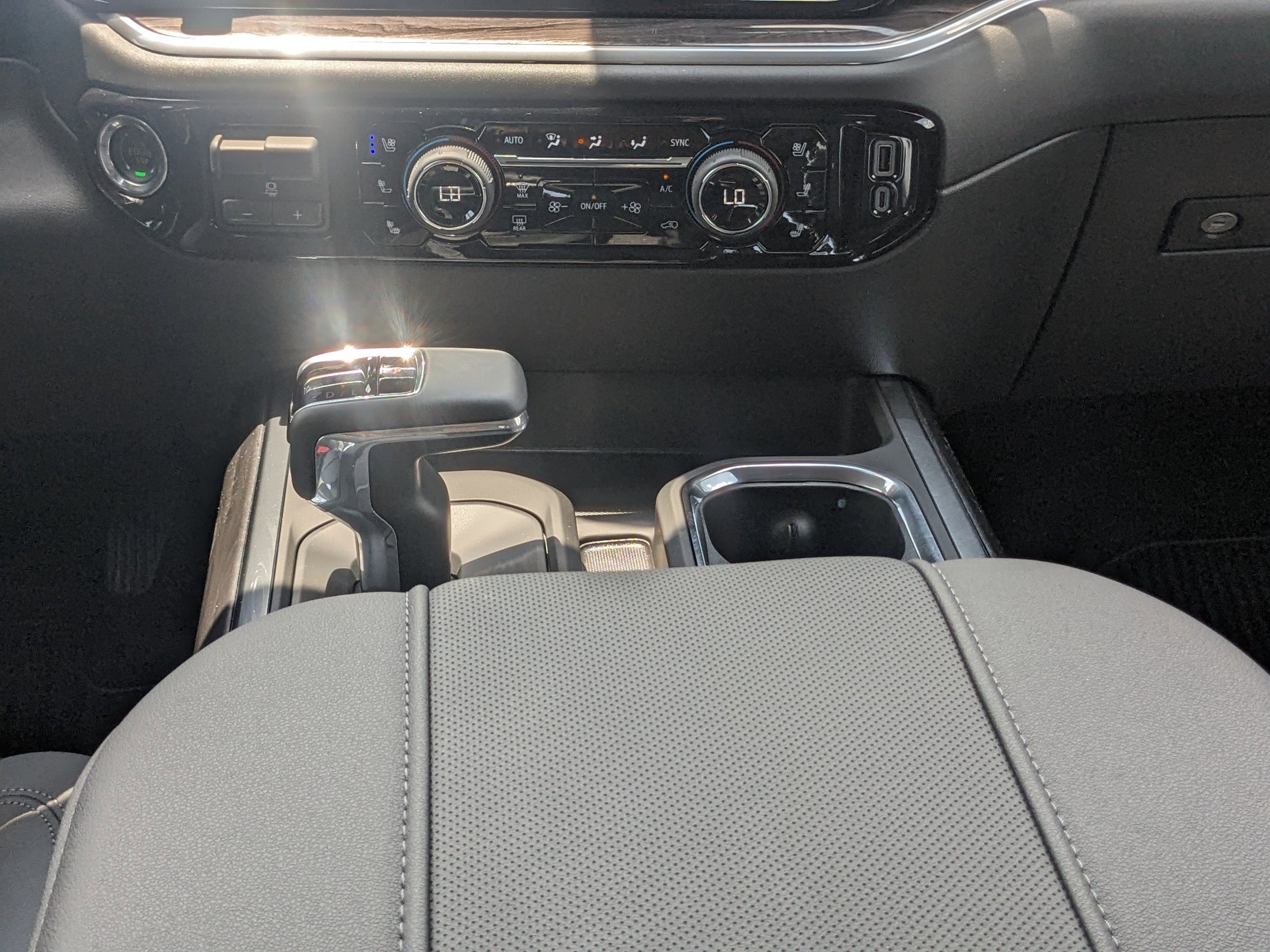 2025 Chevrolet Silverado 1500 LTZ photo 18