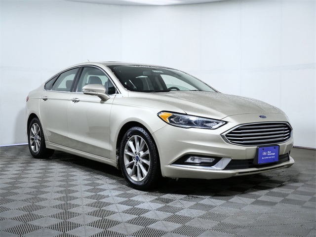 2017 Ford Fusion SE's photo