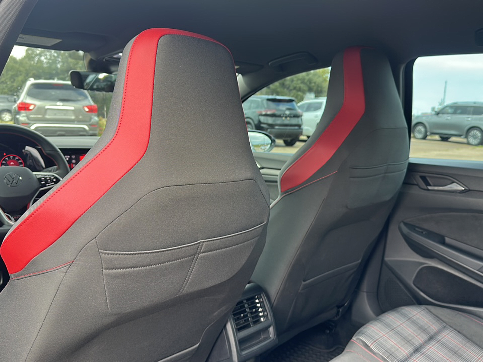 2024 Volkswagen Golf GTI 380 S photo 2