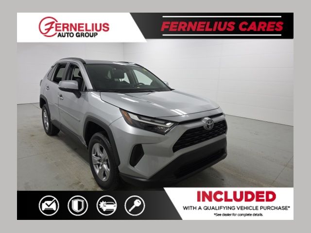 2025 Toyota RAV4 XLE's photo